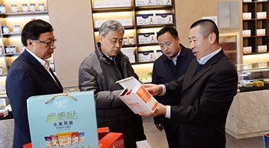 中國人民銀行黨委書記、中國銀保監(jiān)會主席郭樹清蒞臨公司調研產業(yè)化扶貧工作