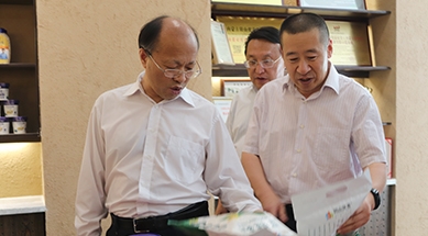 內(nèi)蒙古自治區(qū)政協(xié)黨組書記、主席李秀領(lǐng)考察、調(diào)研我公司